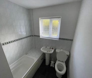 3 bedroom detached bungalow to rent - Photo 6