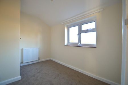 2 bedroom semi-detached house to rent - Photo 4