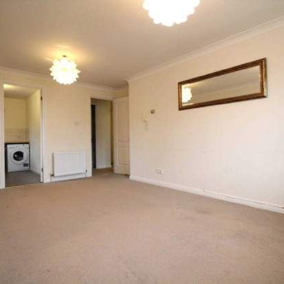 1 bedroom property to rent in Isleworth - Photo 1