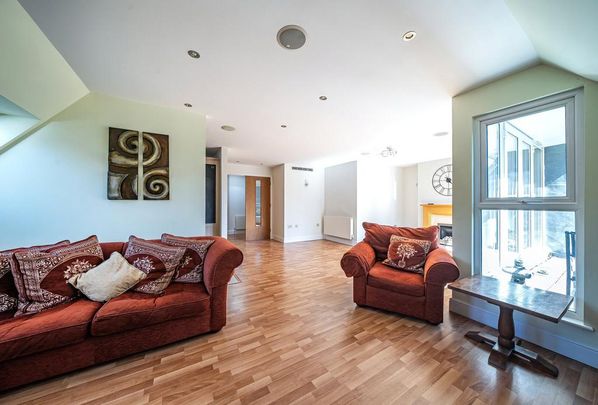 2 bedroom penthouse to rent - Photo 1