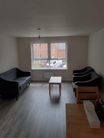 2 bedroom flat to rent - Photo 2