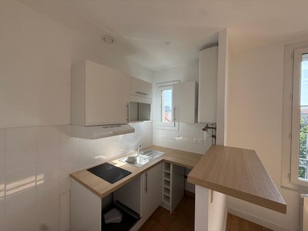 Location Appartement 2 pièces 29m² LES PAVILLONS SOUS BOIS 93320 - Photo 3