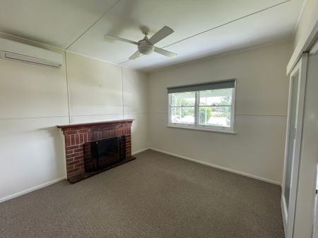 Three Bedroom Family Home - Photo 3