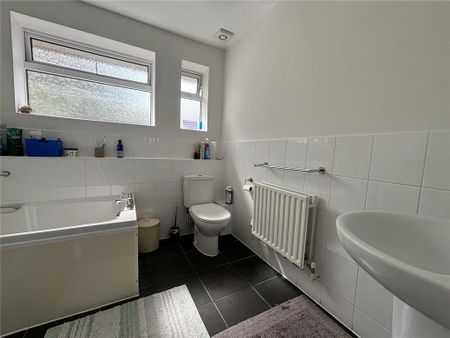 1 bedroom in a house share to rent - Photo 5