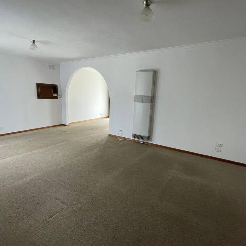 FAMILY HOME | GREAT LOCATION | - Photo 1