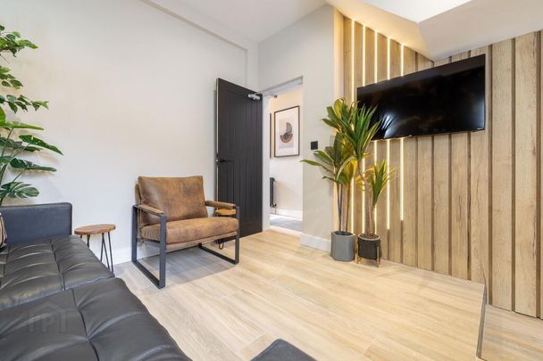 Beersbridge Road, Belfast, BT5 4RZ - Photo 1