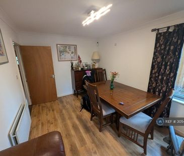 1 bedroom in a house share to rent - Photo 4