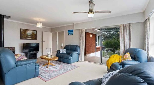 Lovely Brick & Tile 3-Bedroom Home - Photo 1