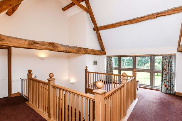 Stunning four bedroom period property situated in an idyllic location in the Cotswold village of Bagendon. - Photo 1