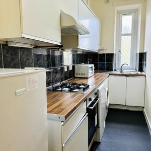 37 Earl Street Scotstoun - Photo 3