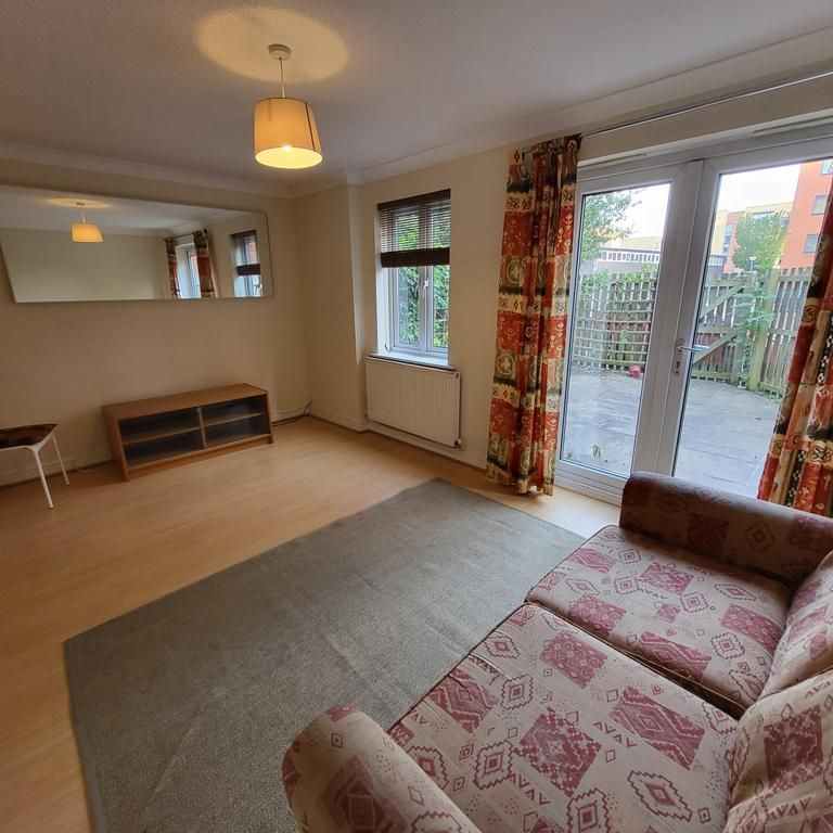3 bedroom terraced house to rent - Photo 1