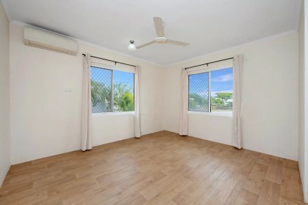 Convenient living close to shops & transport - Photo 2