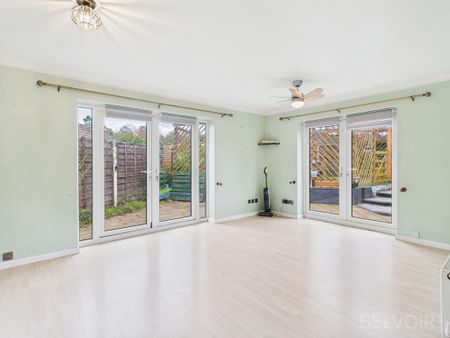 5 bedroom detached house to rent - Photo 2