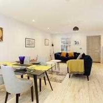 4 bedroom end of terrace house to rent - Photo 1