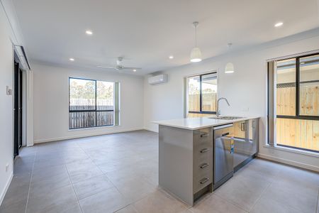 6 Heron Lane, Bahrs Scrub QLD 4207 - House For Rent | Domain - Photo 5