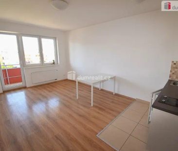 Pronájem bytu 1+kk, 30m + balkon, ul. Federova, Praha 9- Kyje - Photo 1