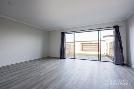 17 Geraldine Walk Wyndham Vale - Photo 2