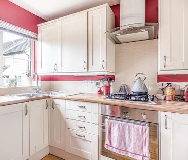 2 bedroom end of terrace house to rent - Photo 5