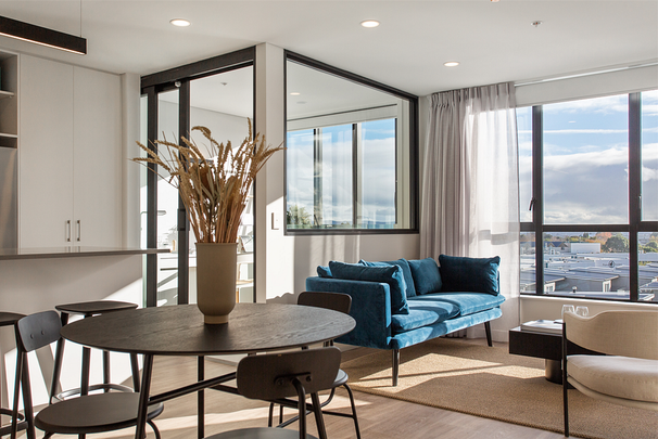 Sunny, modern & pet friendly - Photo 1