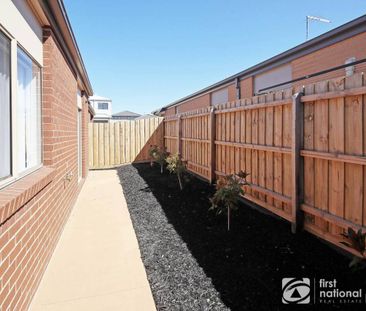 Modern 4 Bedroom Home - Photo 5
