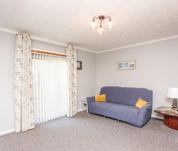 2 bedroom end of terrace house to rent - Photo 2