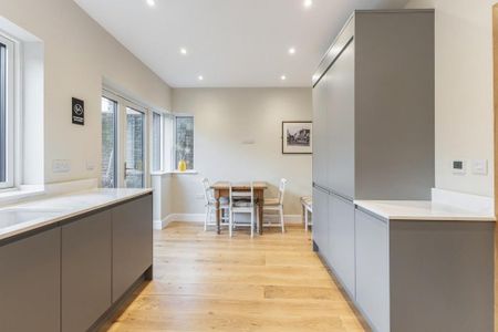 3 bedroom end of terrace house to rent - Photo 2