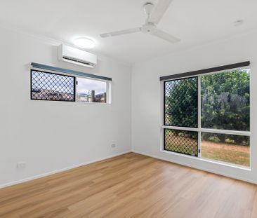 SPACIOUS FAMILY HOME IN SOUGHT AFTER EDMONTON! - Photo 6