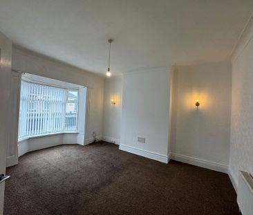 3 bedroom flat to rent - Photo 3