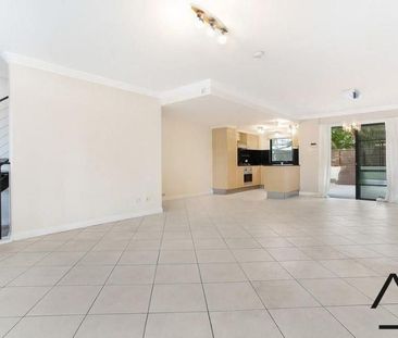 Tri Level Townhouse in the heart of Alexandria - Photo 1