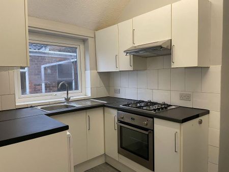 2 bedroom flat to rent - Photo 5