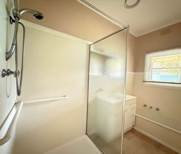 8 Brooks Street, Bright, Vic 3741 - Photo 4