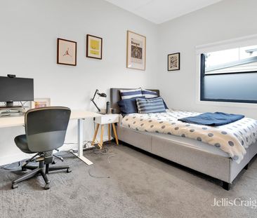 Four Bedroom Family Home in Coburg with Spa - Photo 3