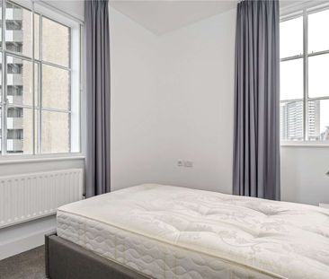 A good sized two bedroom apartment close to Angel Station - Photo 2