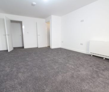 Flat 7 102 Chaucer Close, Sheffield, S5 - Photo 3