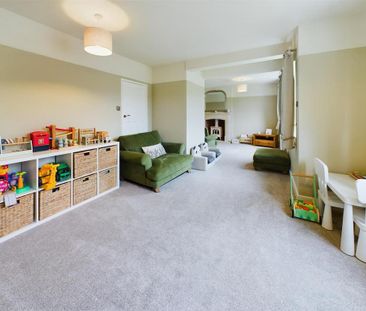 4 bedroom semi-detached house to rent - Photo 1