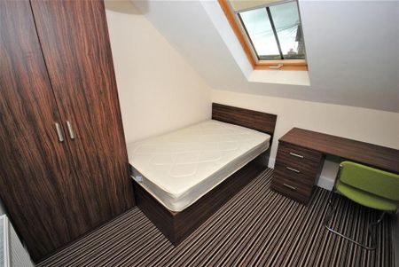 3 bedroom flat to rent - Photo 3