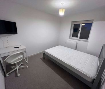 Church Road Flat 2: Room 1 - Photo 4