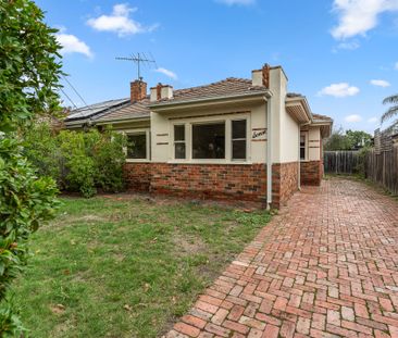7 Carween Avenue, Brighton East VIC 3187 - House For Rent | Domain - Photo 1