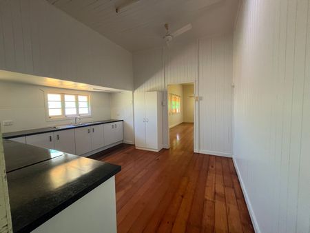 113 South Street, Depot Hill - Photo 2