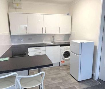 Priory Avenue, High Wycombe, HP13 - Photo 3