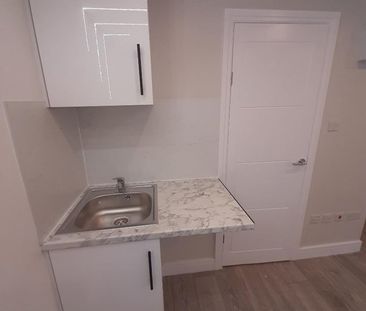 Studio Flat, Minster Rd, NW2 - Photo 2