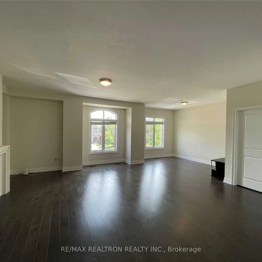 Detached Home For Lease | W9048796 - Photo 1