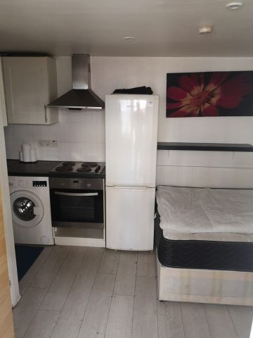 Studio Flat, Green Lanes, N16 - Photo 2