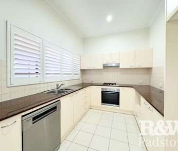 Townhouse Close to Padstow Station and Four-Car Parking - Photo 6