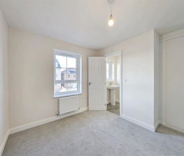 3 Bedroom House - Semi-Detached - Photo 6