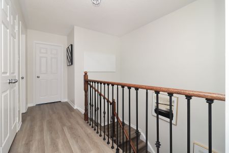 For Lease - 1747 Cobra Crescent, Burlington, Ontario - Photo 2