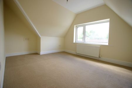 2 Bed Flat, Albert Road, SE25 - Photo 3