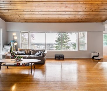 A BEAUTIFUL SPACIOUS HOME IN CAPE HORN, COQUITLAM - Photo 6
