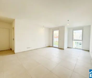 Neubau: Moderne 2-Zimmer-Wohnung mit Balkon & Tiefgarage - Photo 1