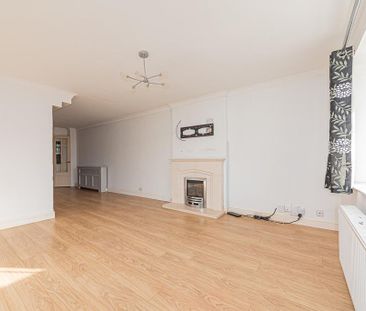 5 bedroom detached house to rent - Photo 2